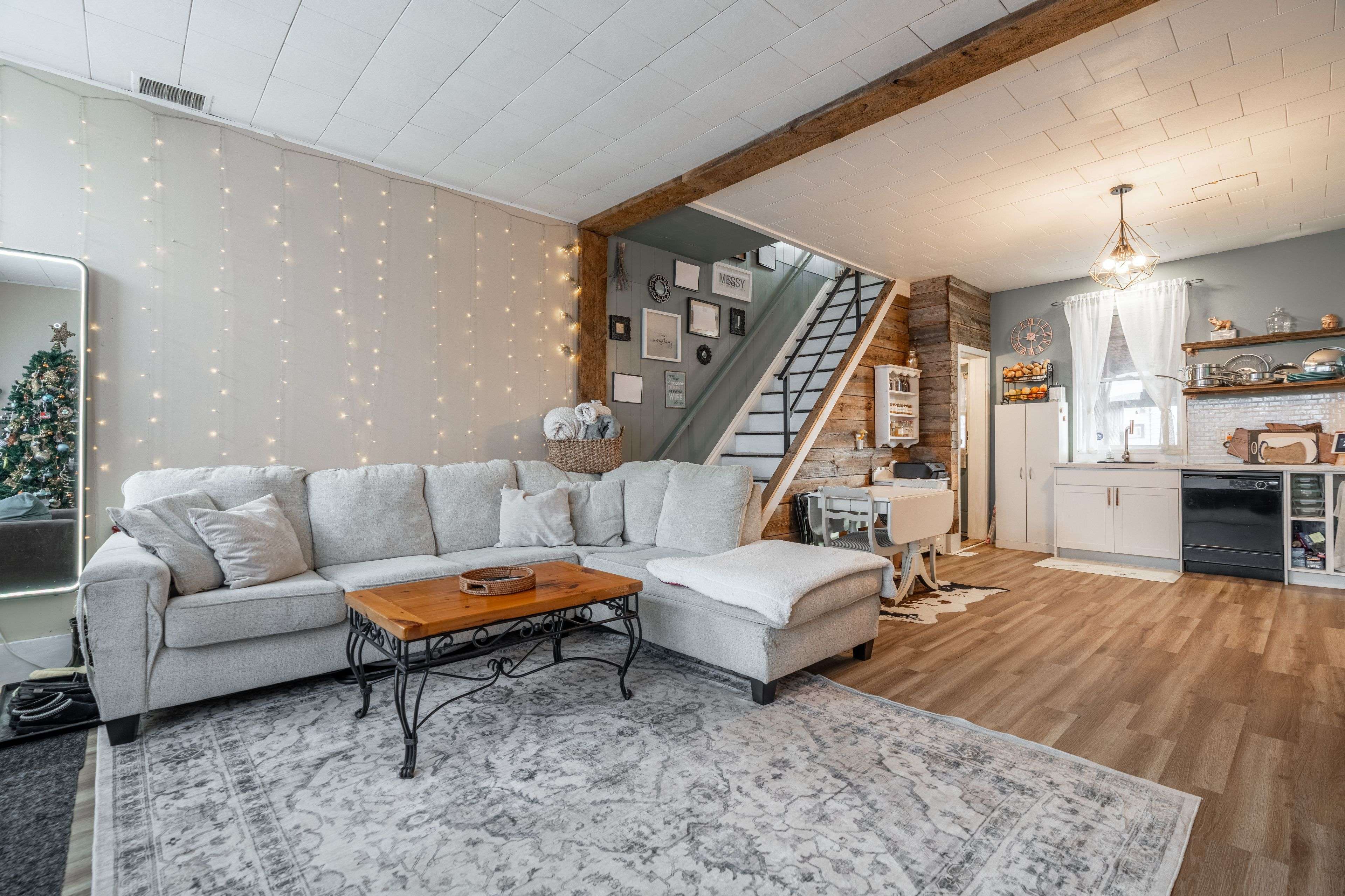 Haldimand, ON N0A 1E0,18 King ST #A&B