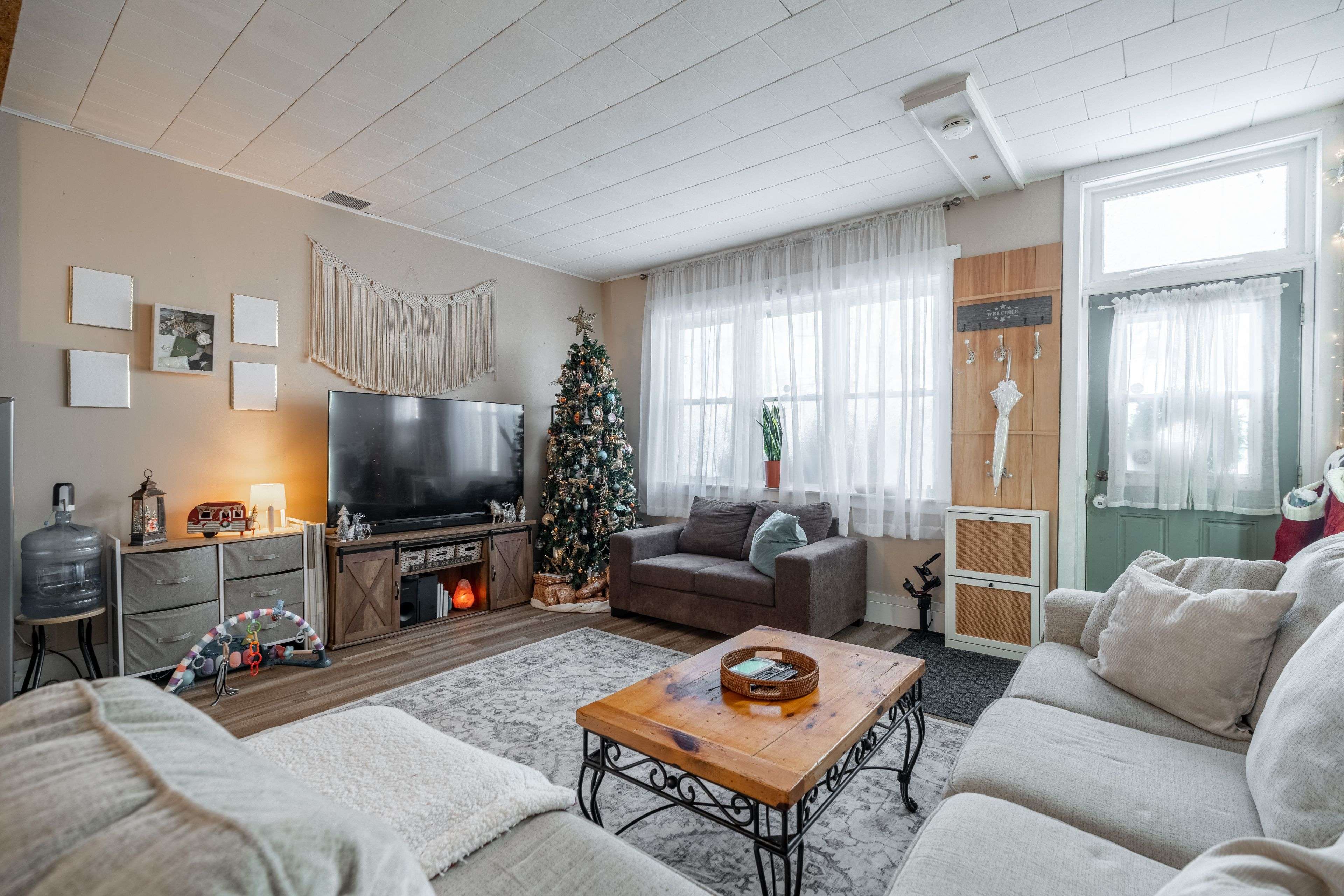 Haldimand, ON N0A 1E0,18 King ST #A&B