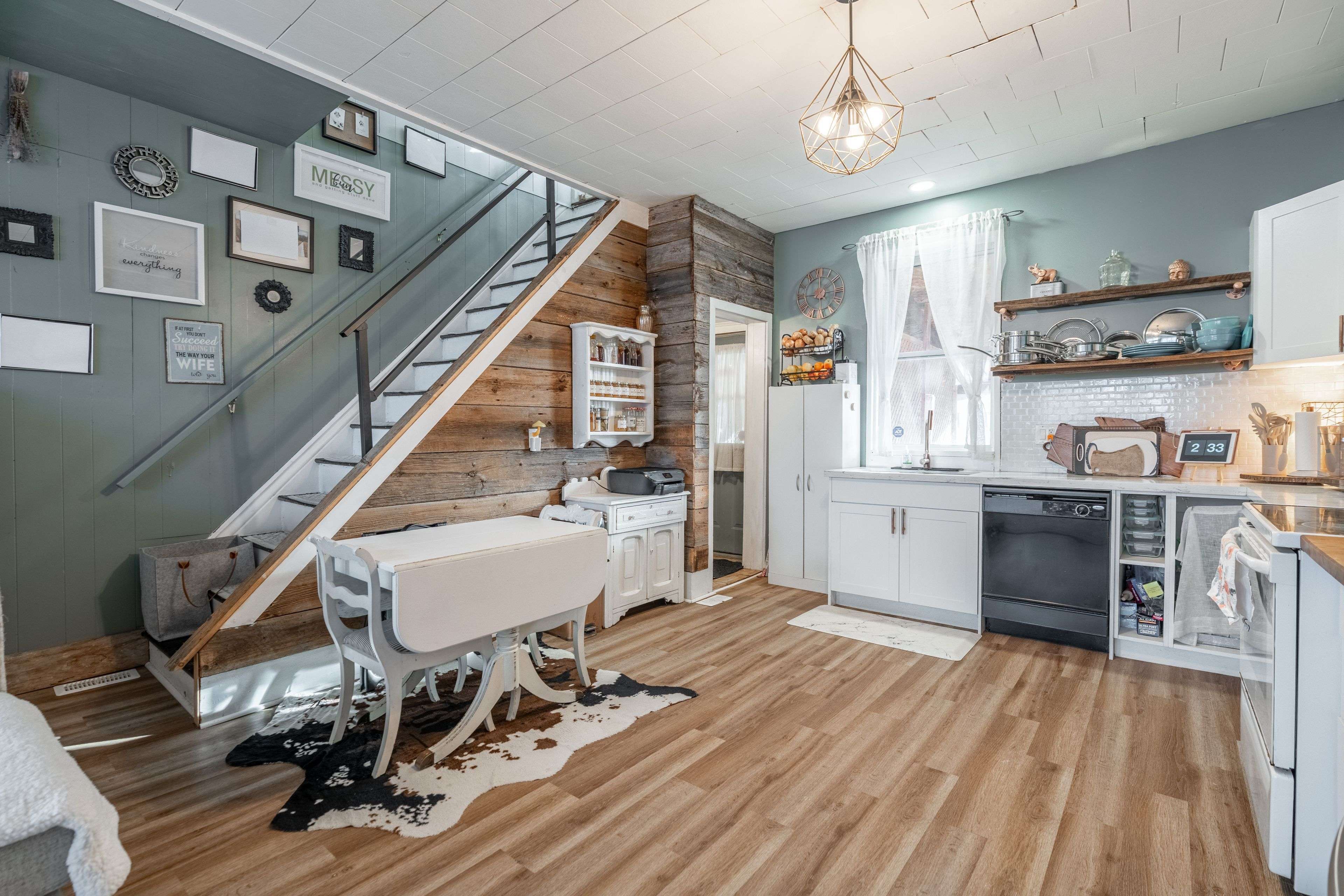 Haldimand, ON N0A 1E0,18 King ST #A&B