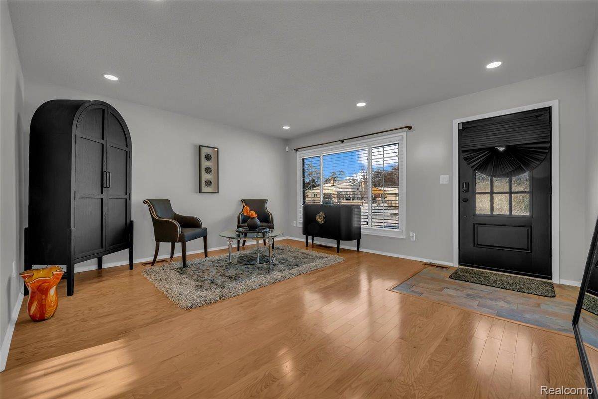 Farmington, MI 48336,33027 Meadowlark ST