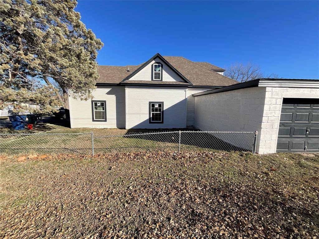 Chico, TX 76431,207 College Street