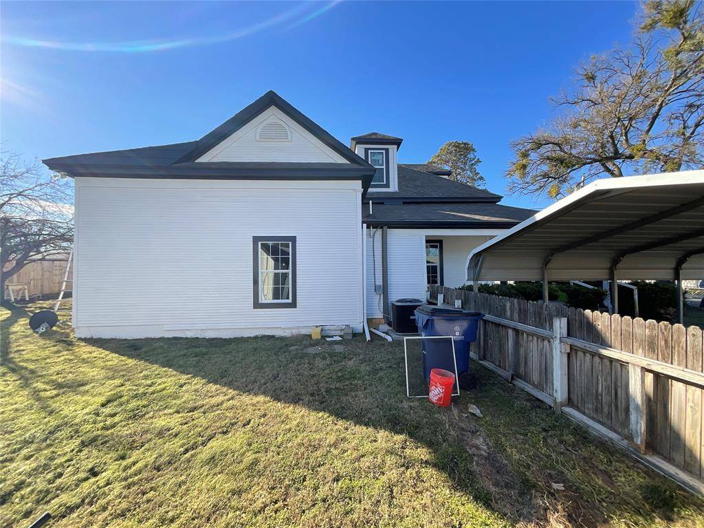 Chico, TX 76431,207 College Street