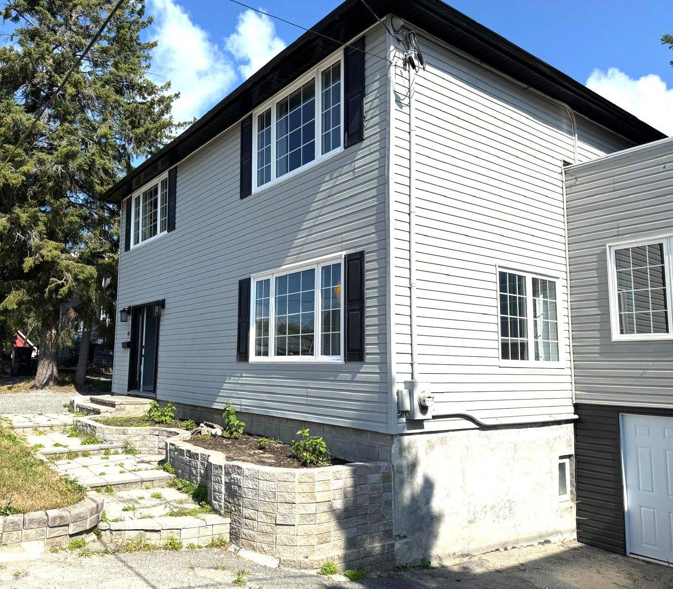 Kirkland Lake, ON P2N 2B8,16 Allen AVE