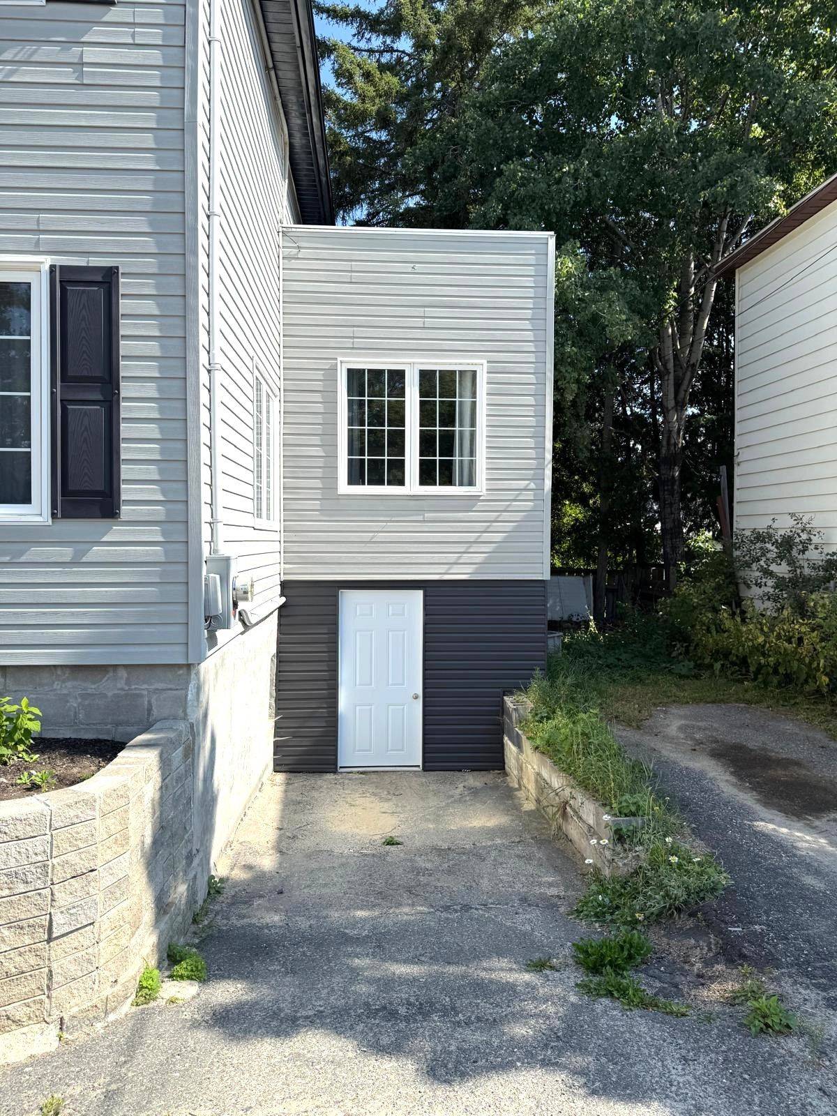 Kirkland Lake, ON P2N 2B8,16 Allen AVE