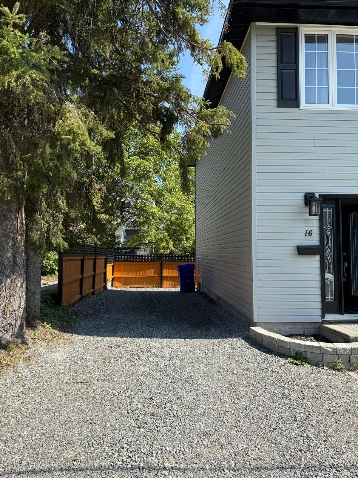 Kirkland Lake, ON P2N 2B8,16 Allen AVE