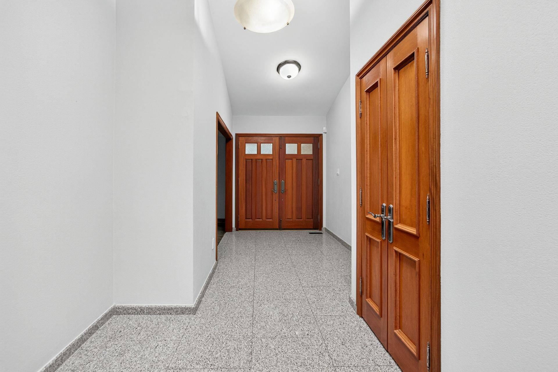 Brampton, ON L6W 1G6,20 Pine Ridge LN