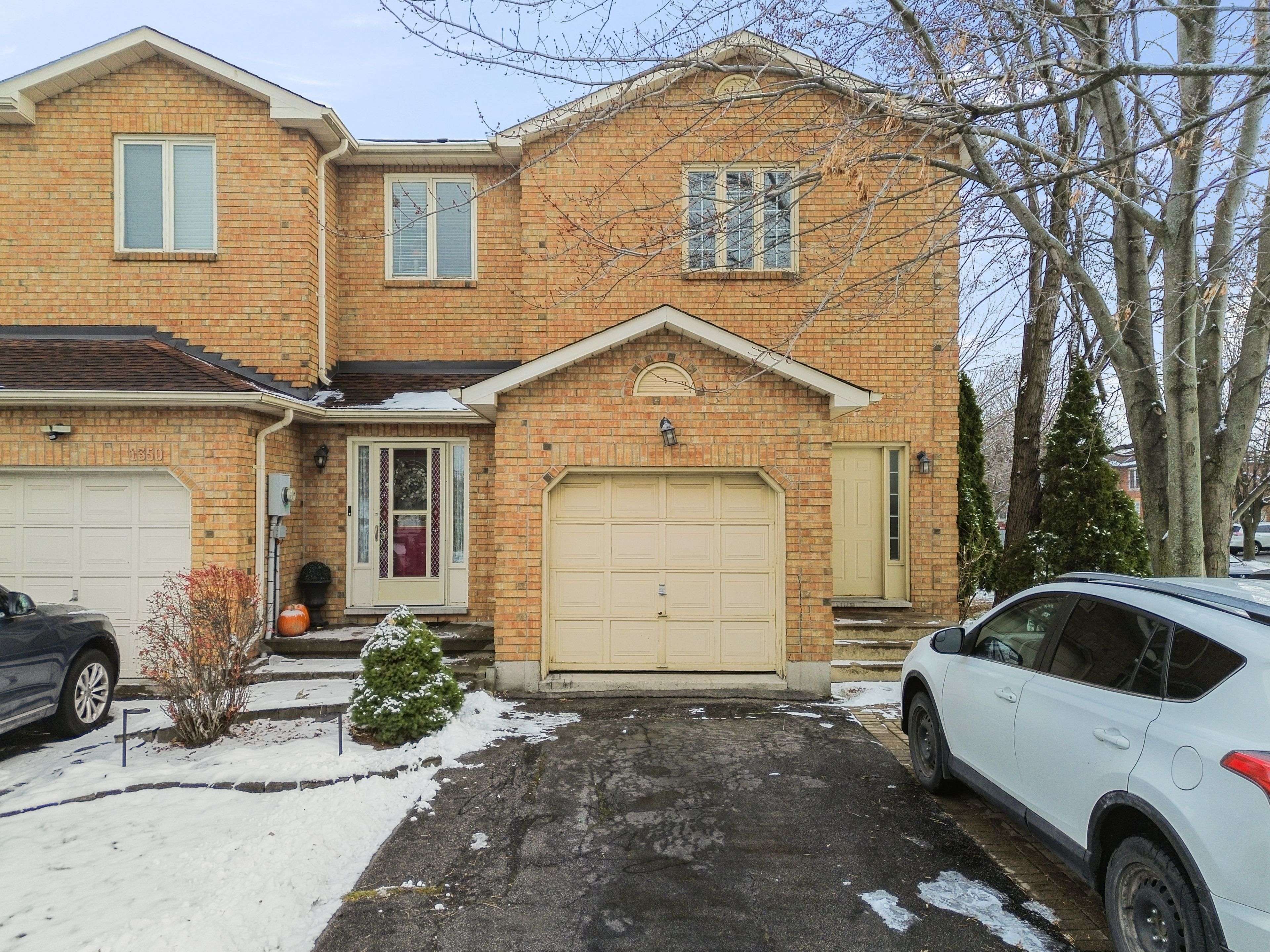 Burlington, ON L7R 4J6,1073 Gabriel PL