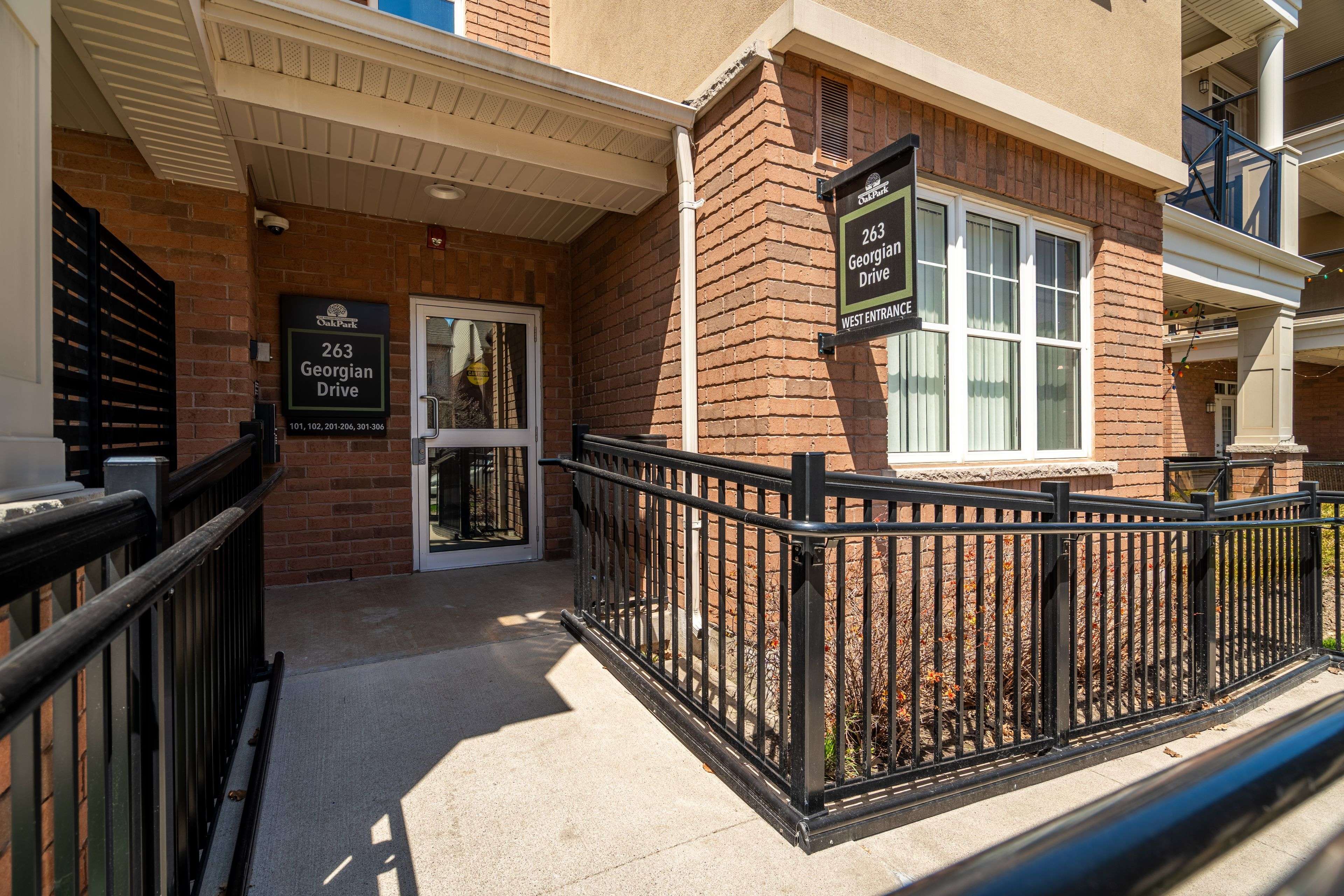 Oakville, ON L6H 0L2,263 Georgian DR #303