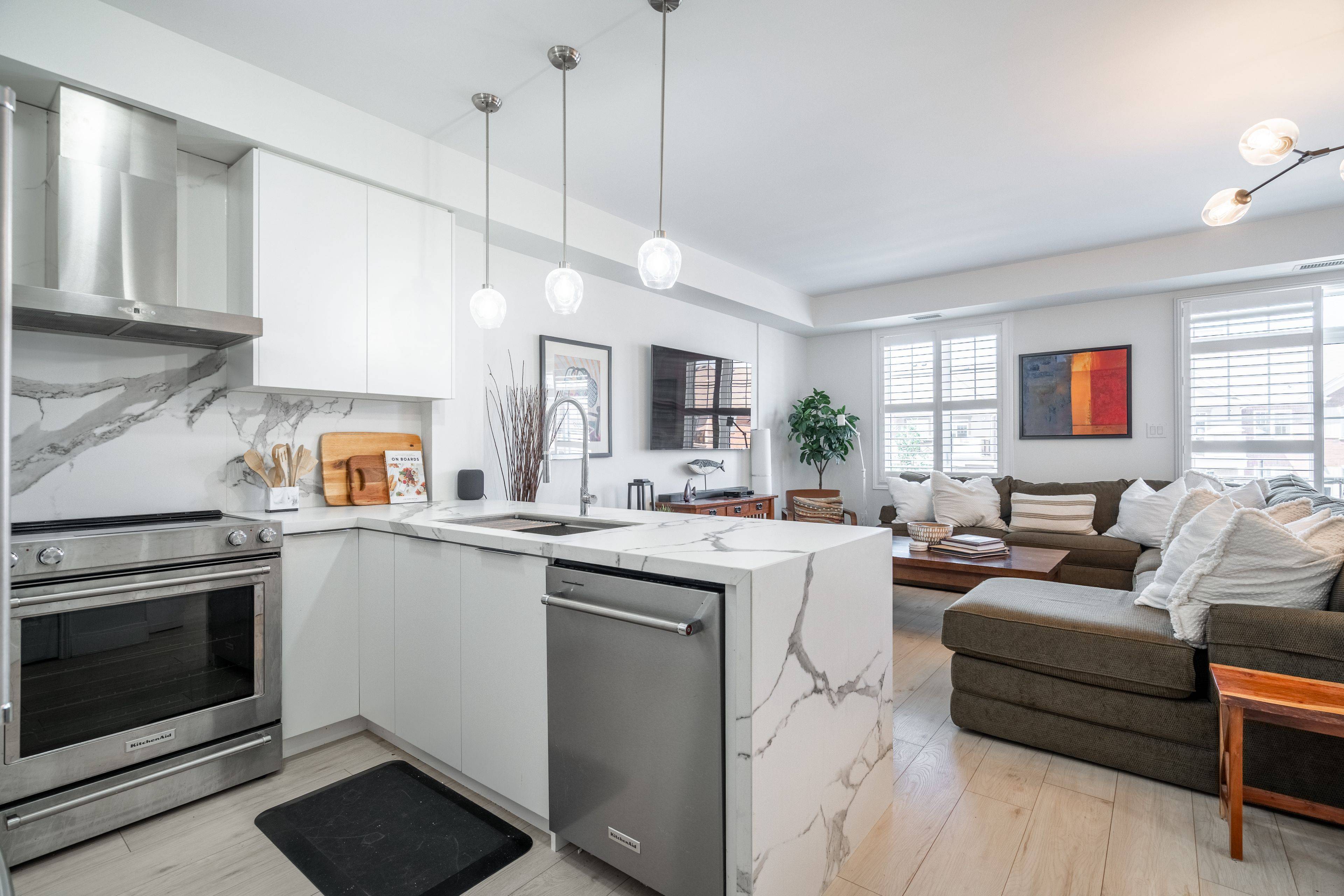 Oakville, ON L6H 0L2,263 Georgian DR #303