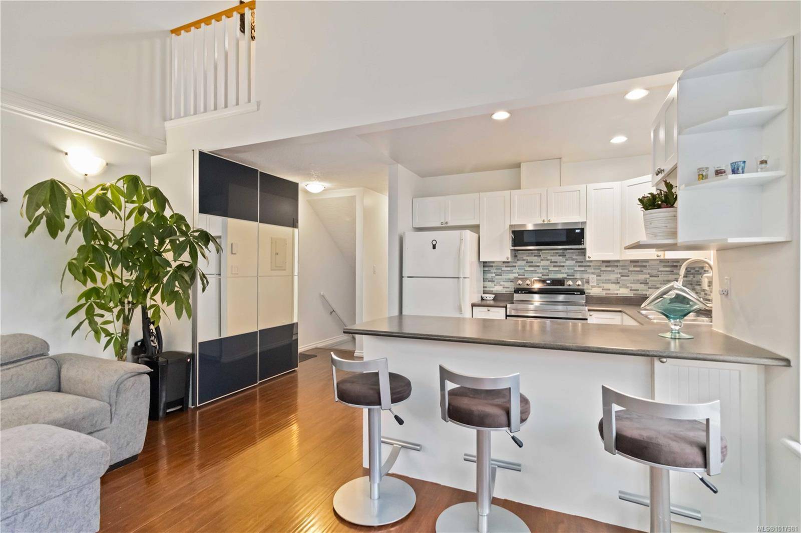 Langford, BC V9B 3V5,2849 Peatt Rd #211