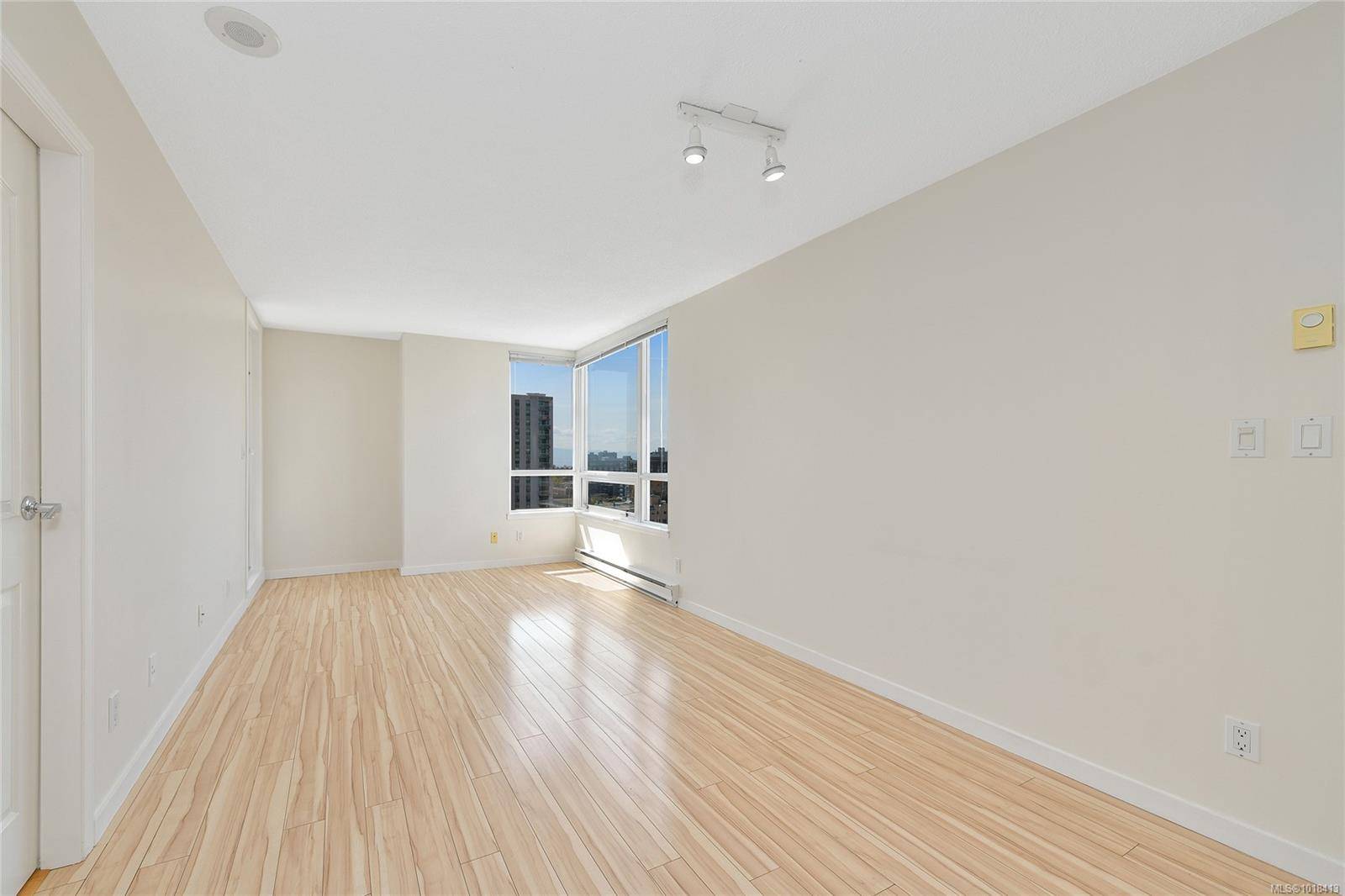 Victoria, BC V8V 4Z3,930 Yates St #1208