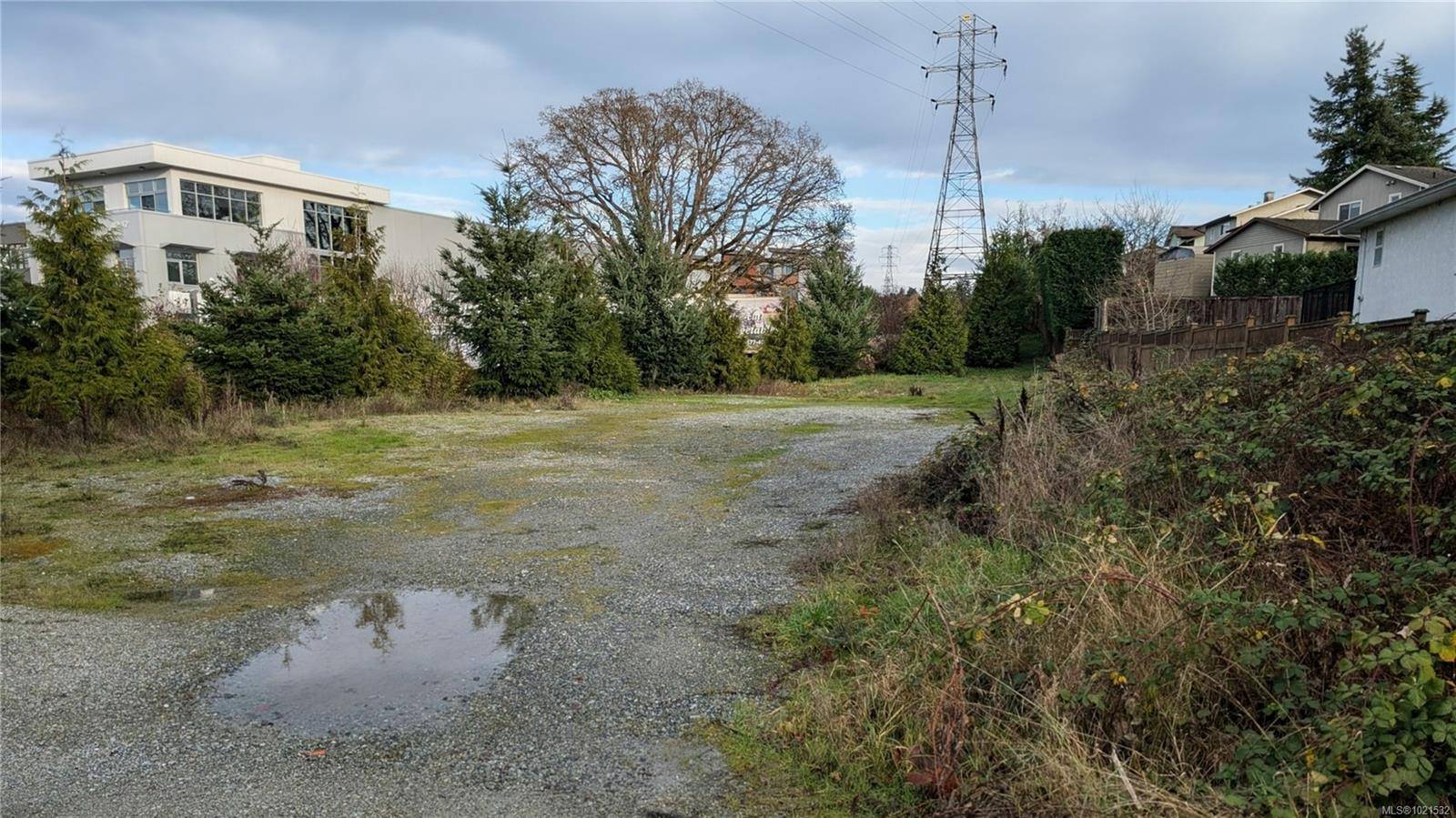 Saanich, BC V8Z 0B9,4225 Douglas St