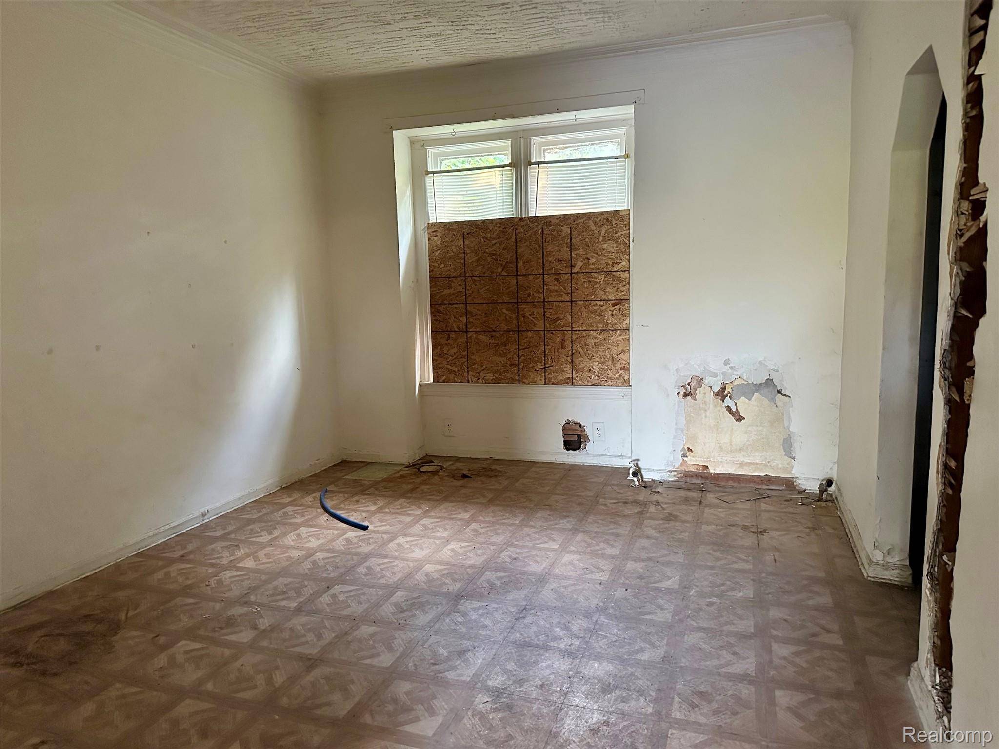 Detroit, MI 48214,3739 Van Dyke ST