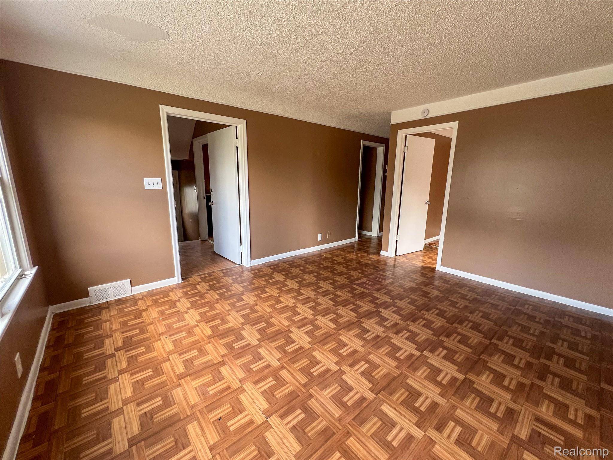 Detroit, MI 48224,17632 Chester ST