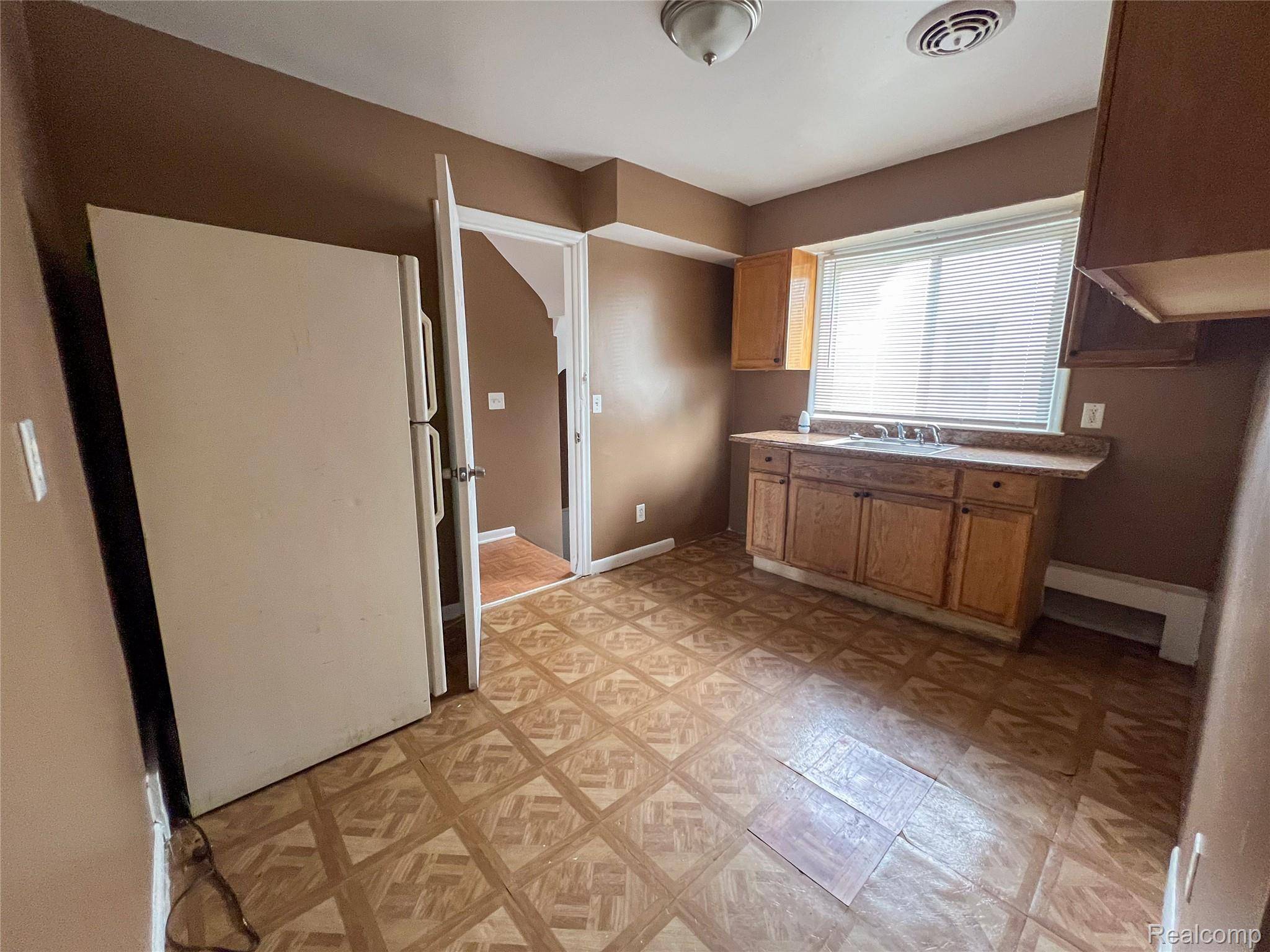 Detroit, MI 48224,17632 Chester ST