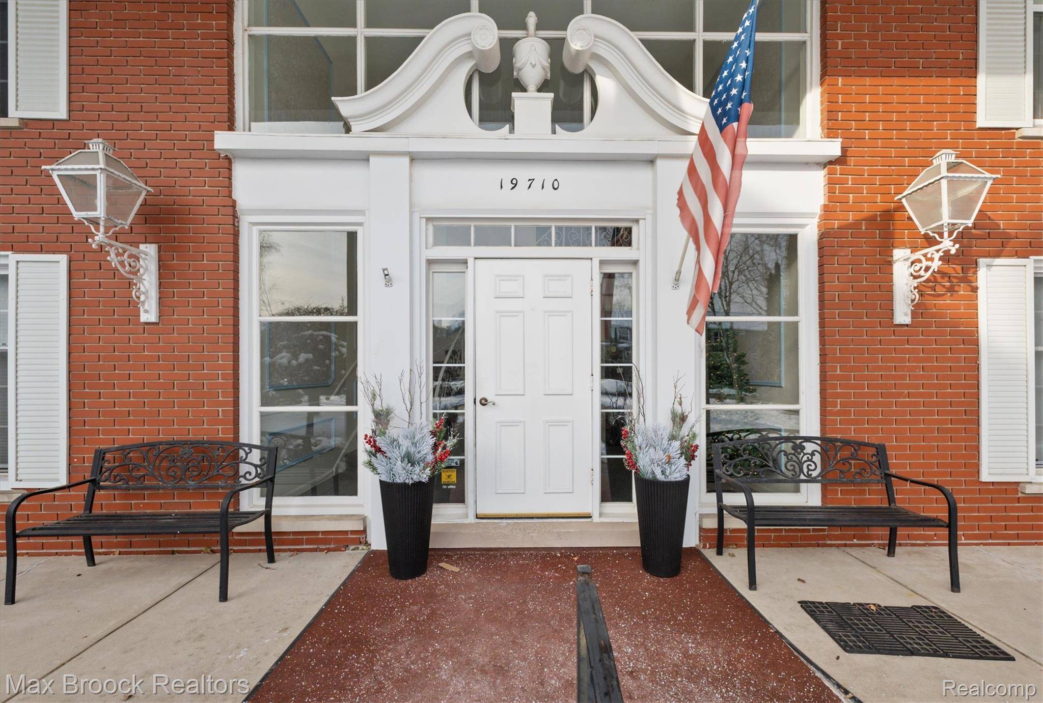 Beverly Hills, MI 48025,19710 W 13 Mile RD