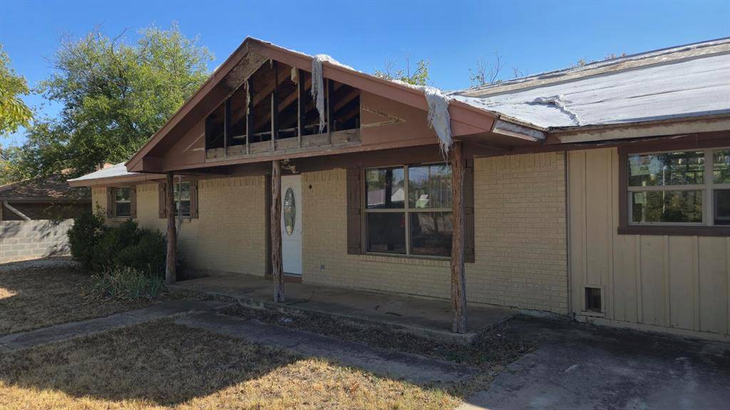 809 W Liveoak Street, Coleman, TX 76834