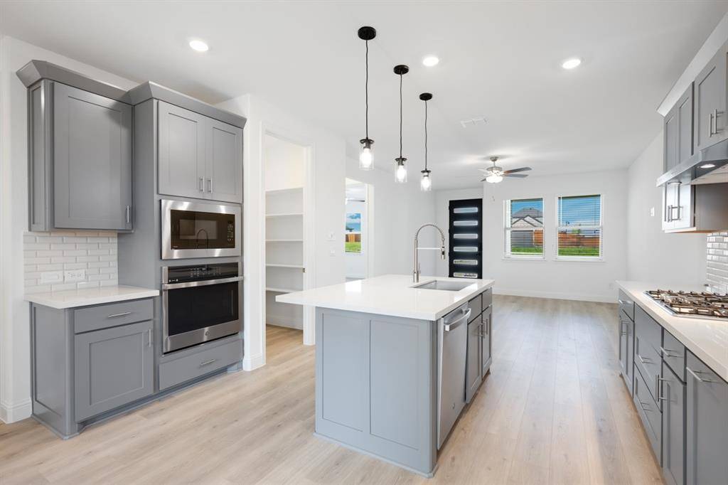 Celina, TX 75009,1136 Broomsedge Mews