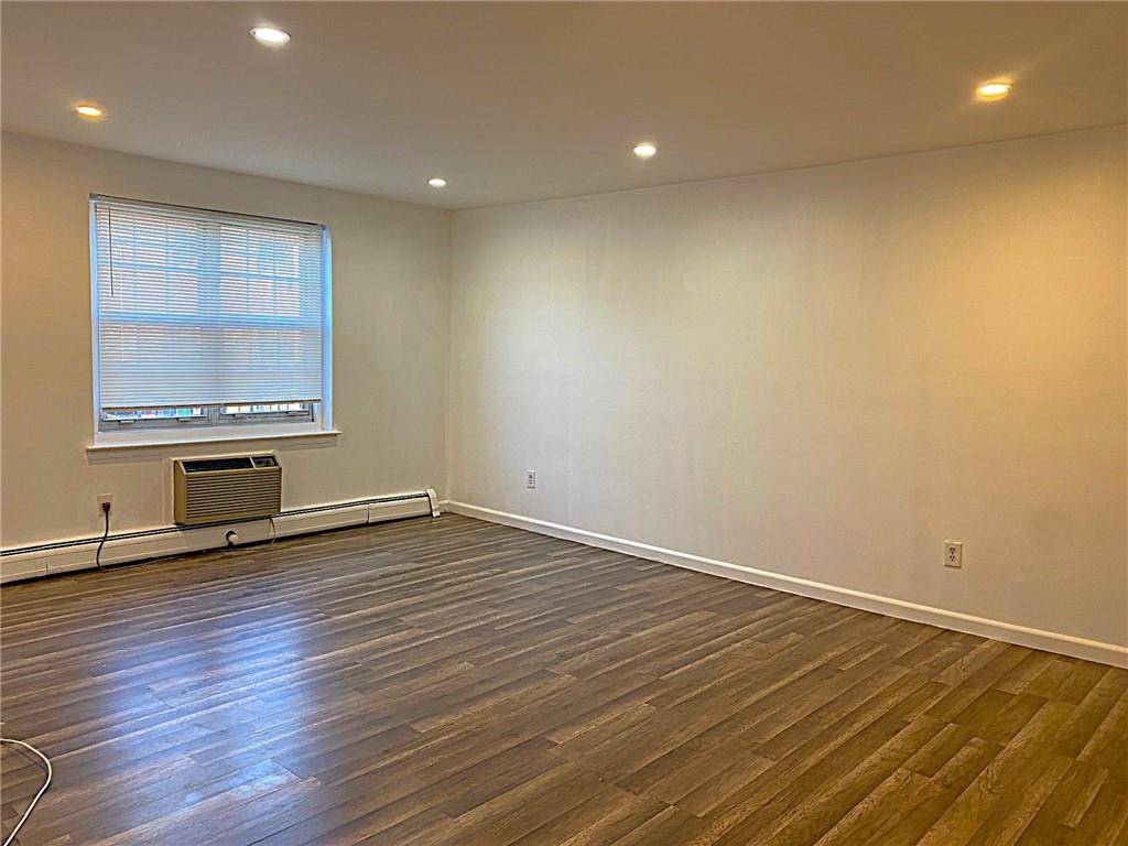 Staten Island, NY 10305,394 Maryland AVE North #2A