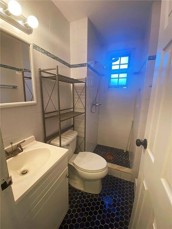 Staten Island, NY 10305,394 Maryland AVE North #2A