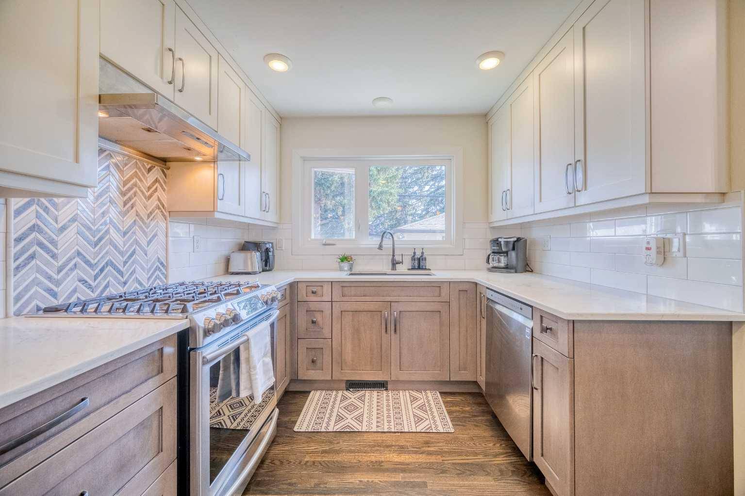 Calgary, AB T3E 5J6,2715 63 AVE SW