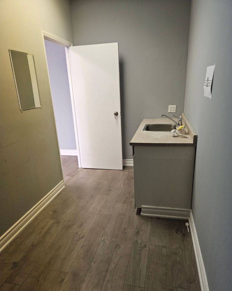 Toronto C07, ON M2N 6K7,5460 Yonge ST #301