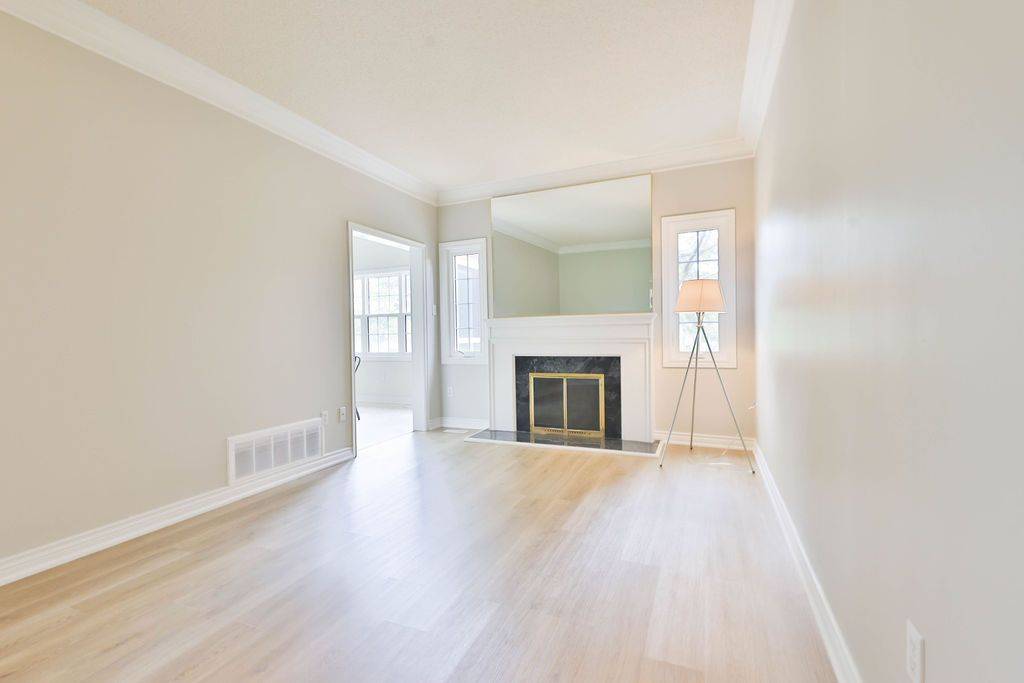 Burlington, ON L7M 3Y9,4211 Millcroft Park DR #11