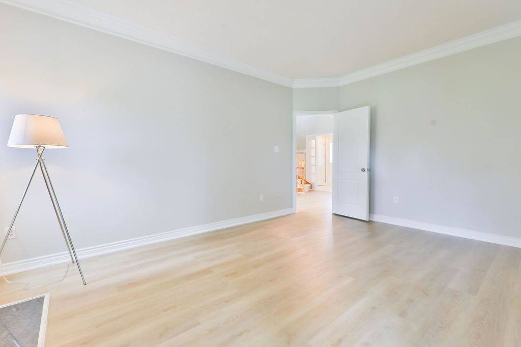 Burlington, ON L7M 3Y9,4211 Millcroft Park DR #11