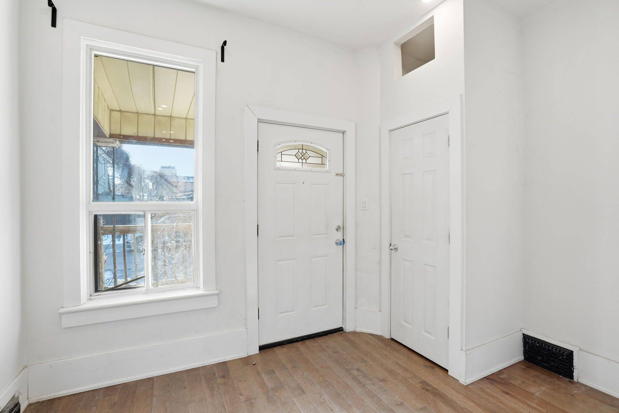 Hamilton, ON L8L 1B2,26 Murray ST W