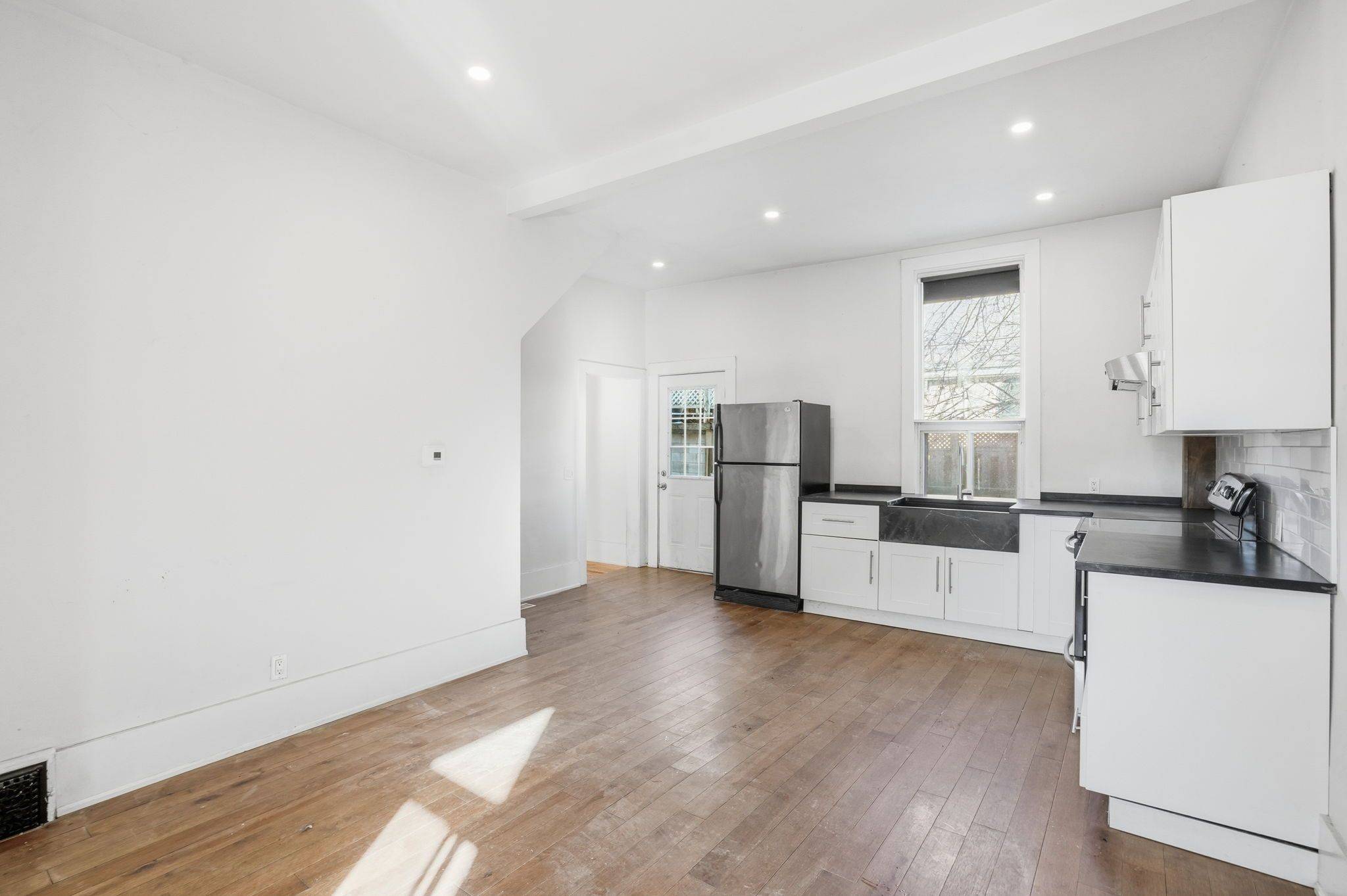 Hamilton, ON L8L 1B2,26 Murray ST W