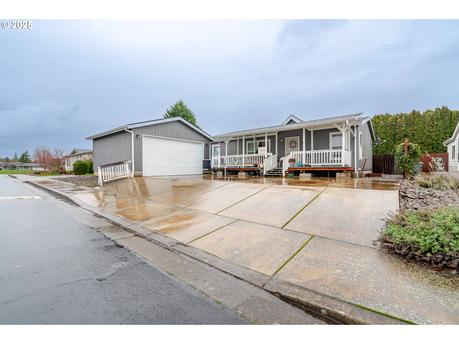 Lebanon, OR 97355,610 VAUGHAN LN #11