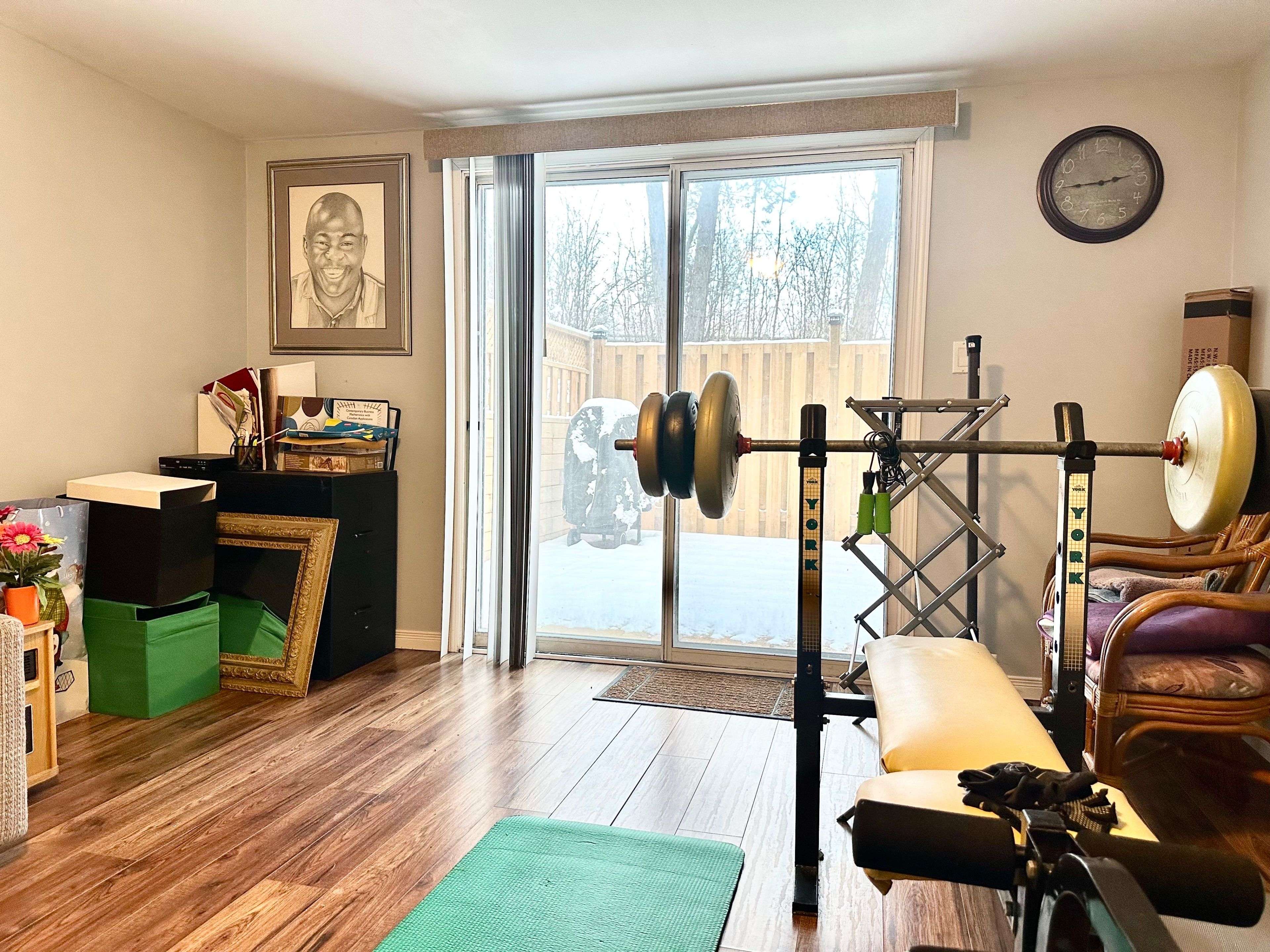 Oshawa, ON L1J 2L4,909 King ST W #27