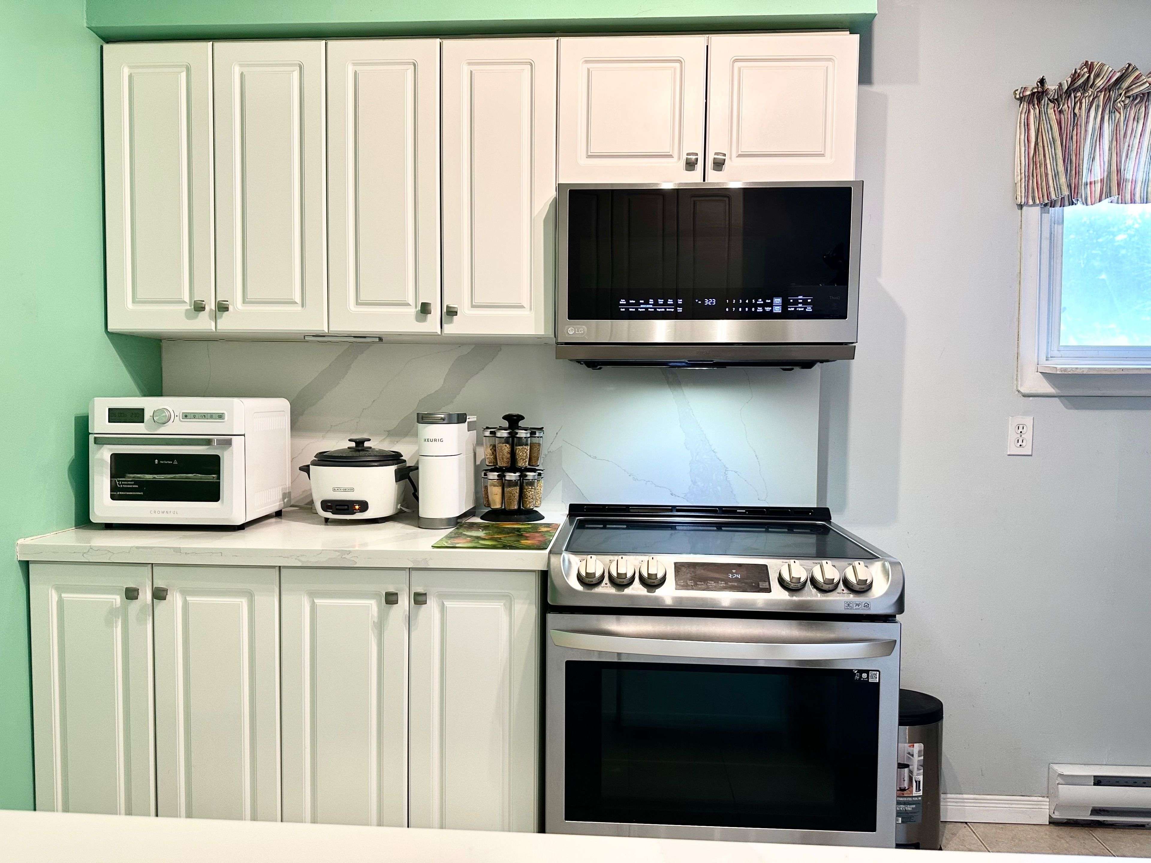 Oshawa, ON L1J 2L4,909 King ST W #27