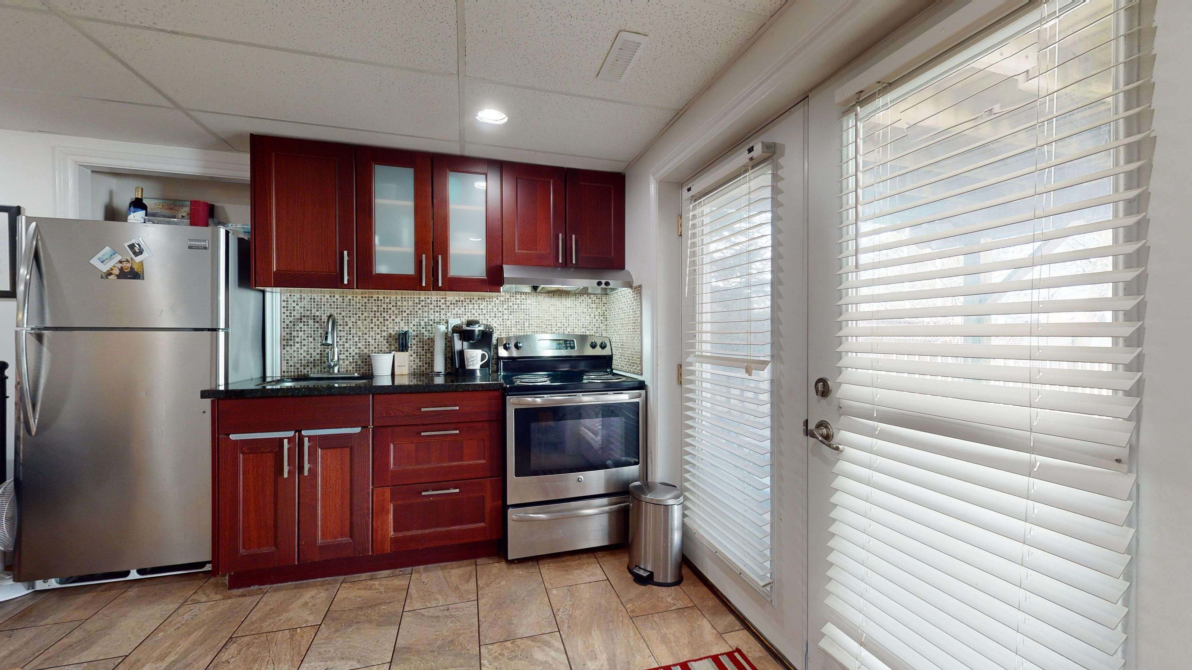 Newmarket, ON L3Y 2E4,855 Arnold CRES #Lower