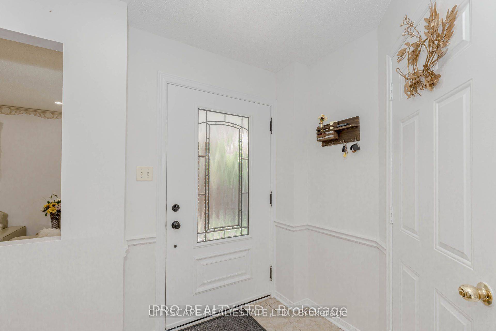 Mississauga, ON L5N 5A8,6906 Hickling CRES N