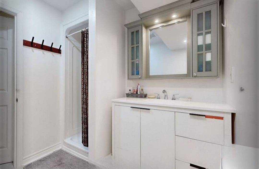 London East, ON N5V 4Y6,343 FLEMING DR