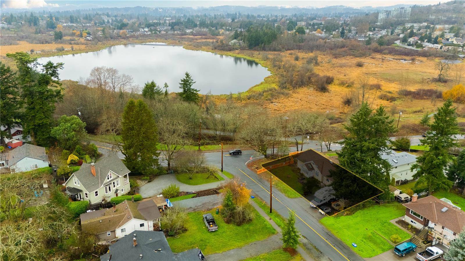 Saanich, BC V8X 3A8,900 Lodge Ave