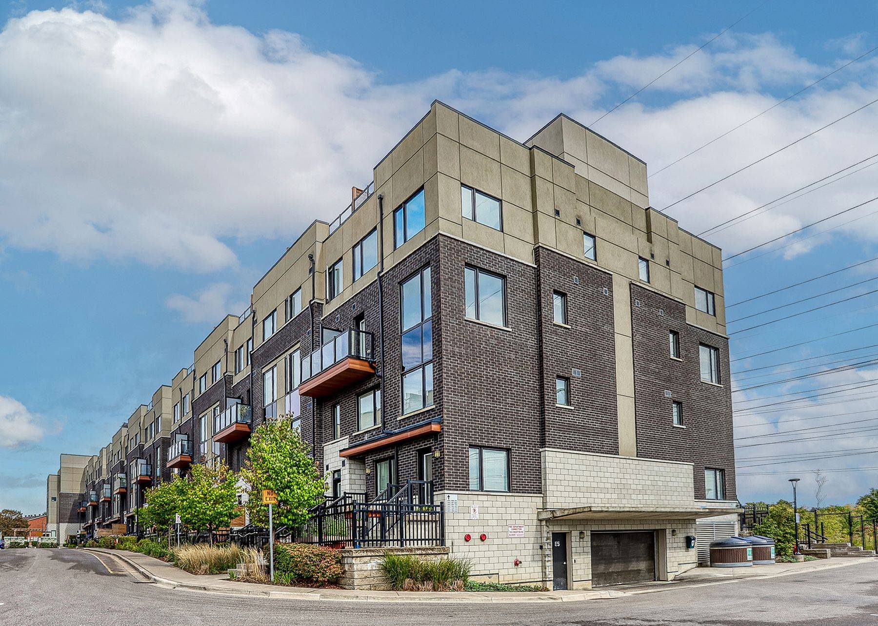 Pickering, ON L1V 0E9,1555 Kingston RD #218