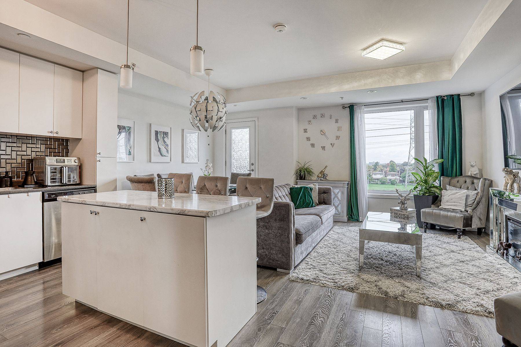 Pickering, ON L1V 0E9,1555 Kingston RD #218