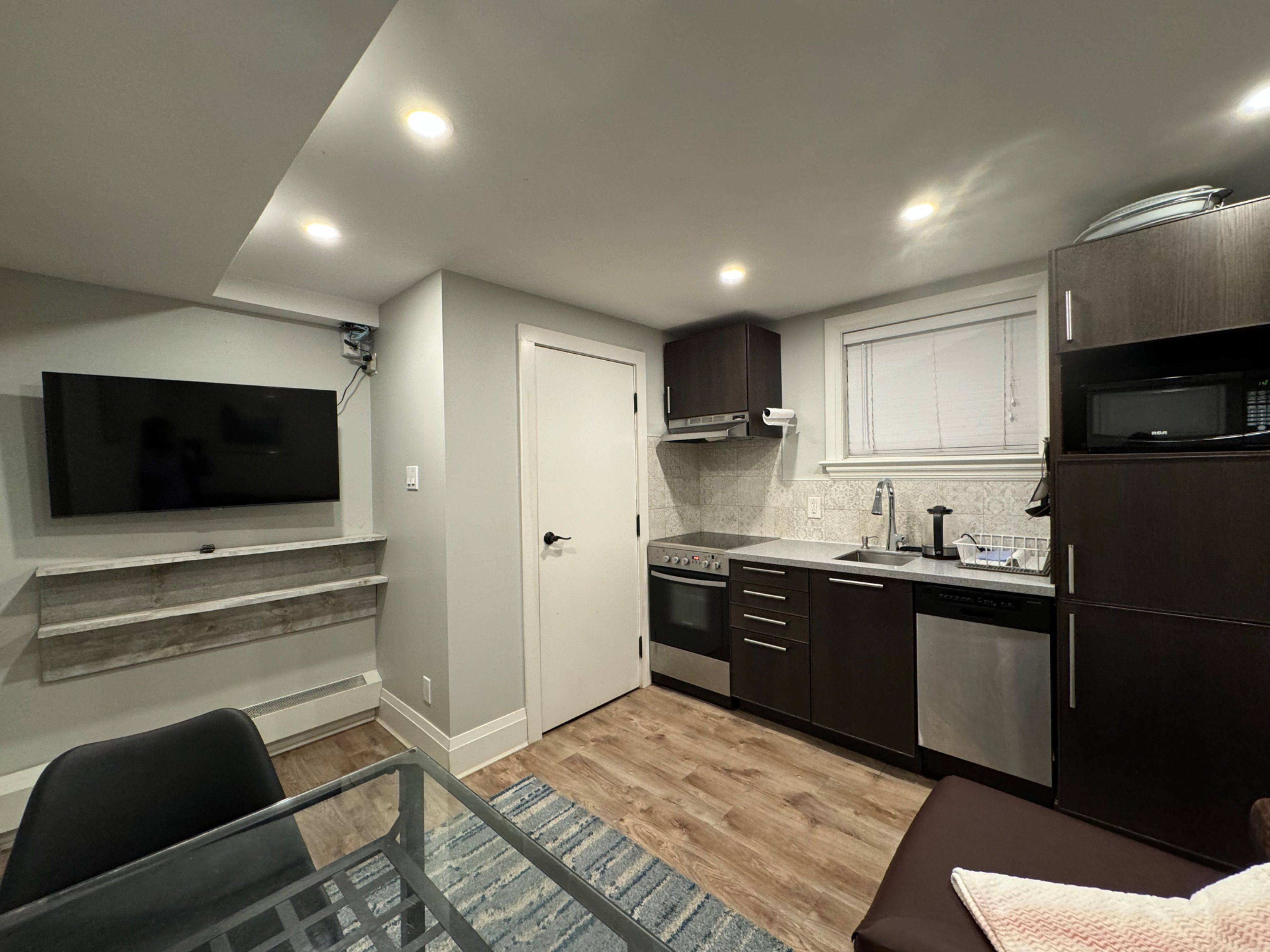 Toronto W06, ON M8W 3J1,55B Long Branch AVE #4