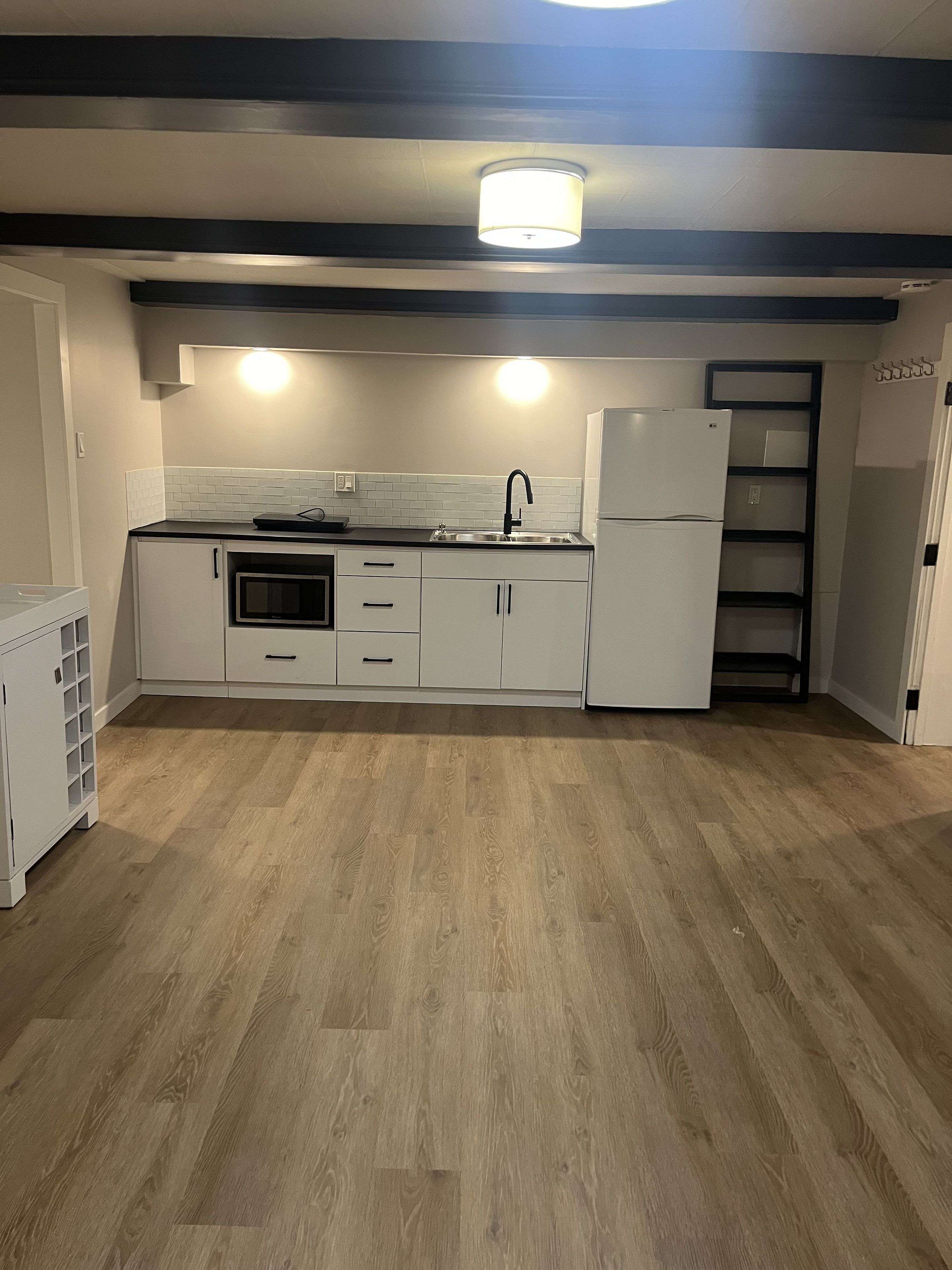 Toronto W04, ON M6B 1V6,35 Lilywood RD #B1