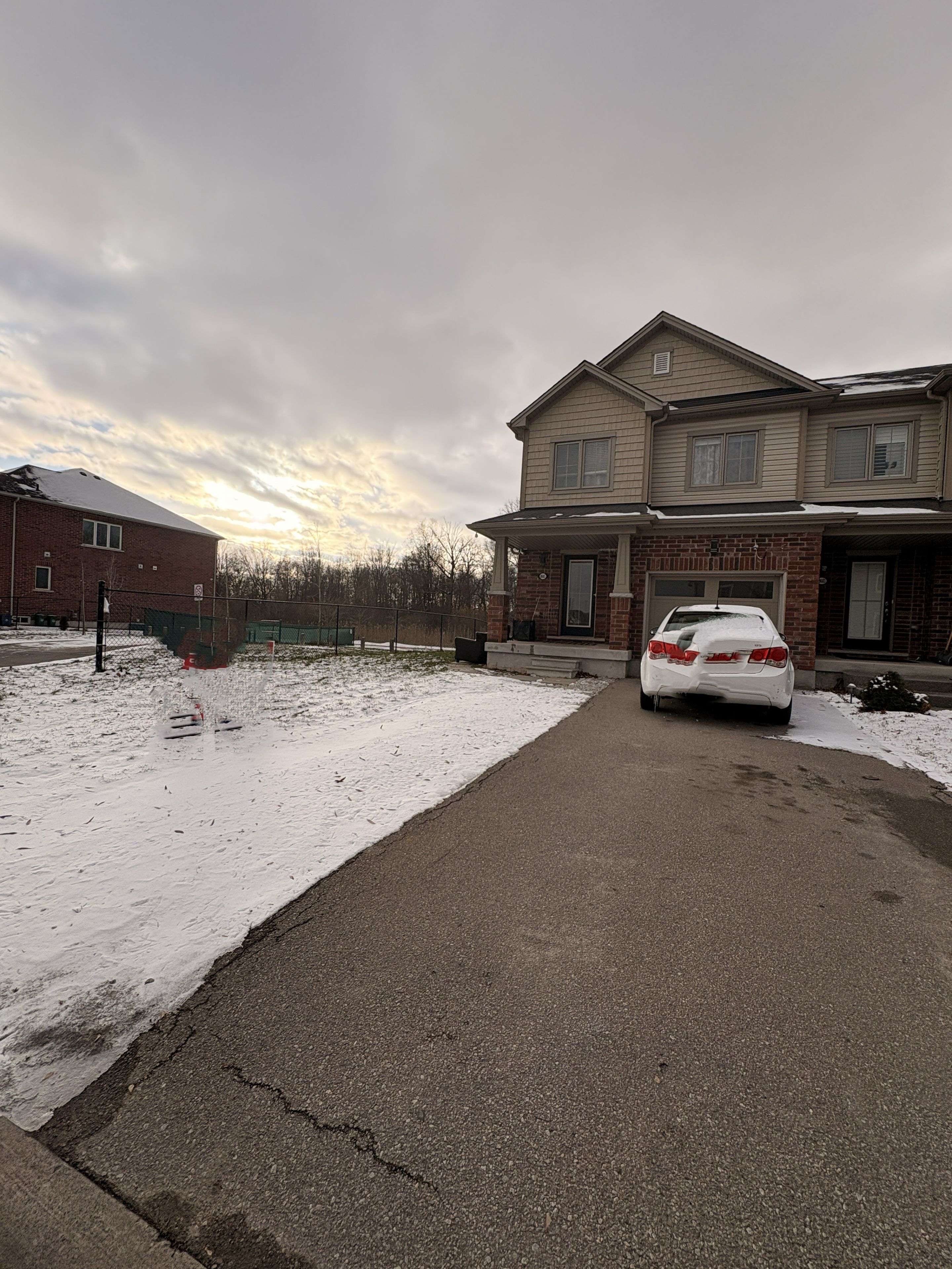 Niagara Falls, ON L2H 2Y6,8685 Dogwood CRES