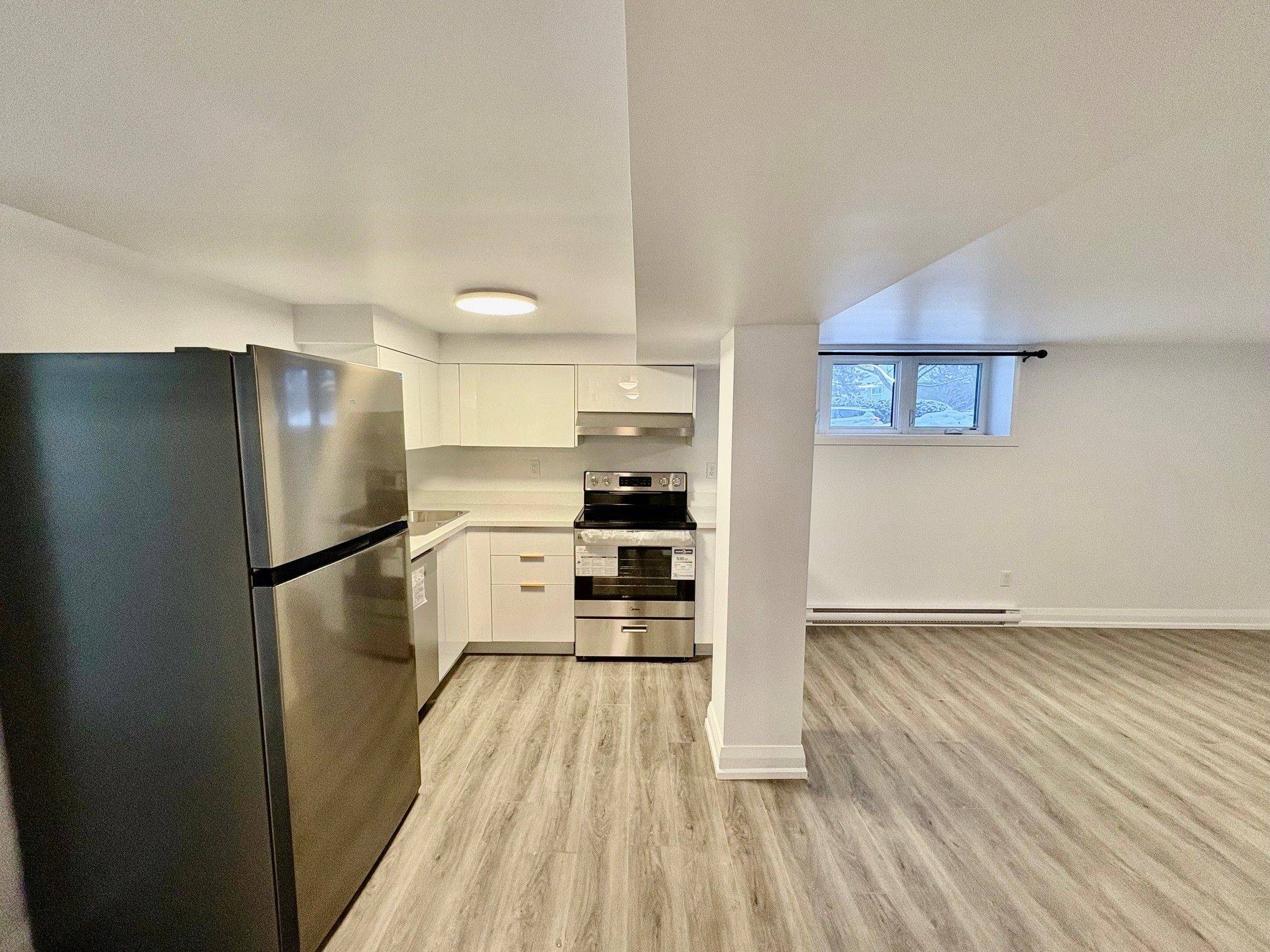 Mooneys Bay - Carleton Heights And Area, ON K2C 1S3,1436 Bellamy ST #3