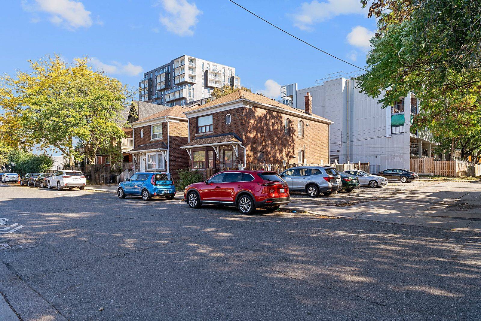 Toronto C01, ON M5T 2K7,15-19 Augusta AVE