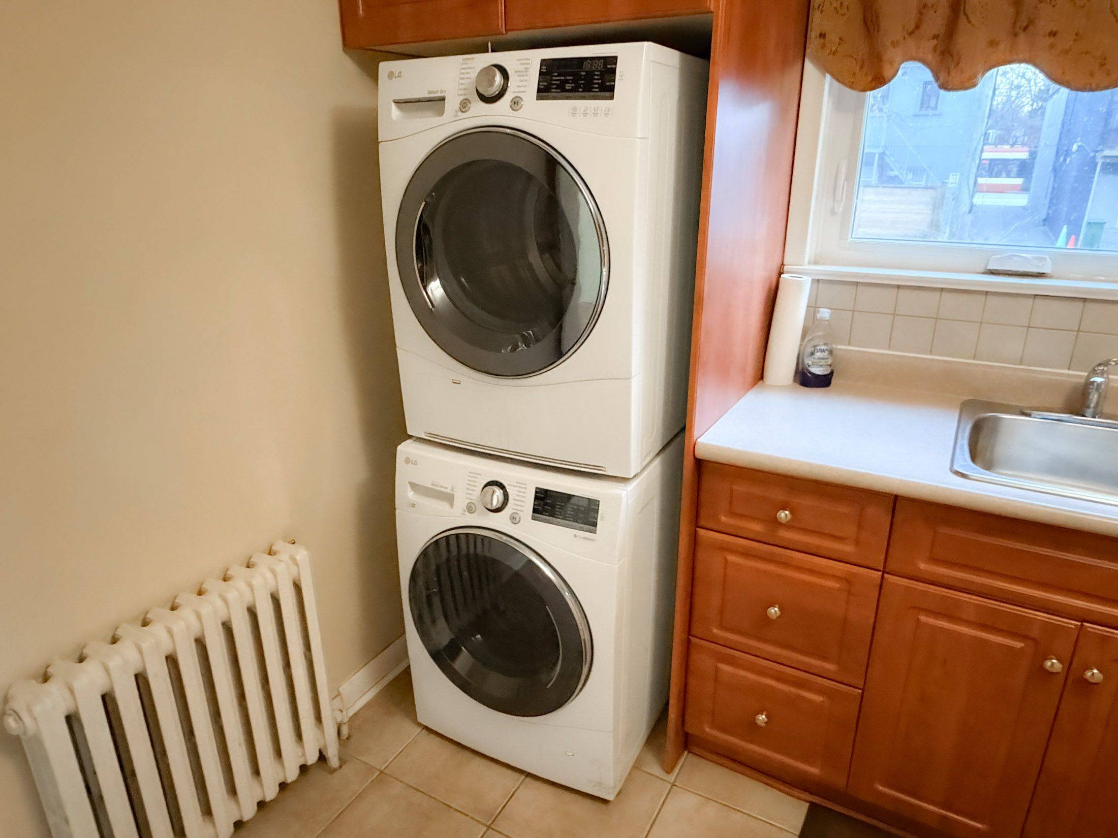 Toronto W06, ON M8W 1R6,65 Fairfield AVE #Main