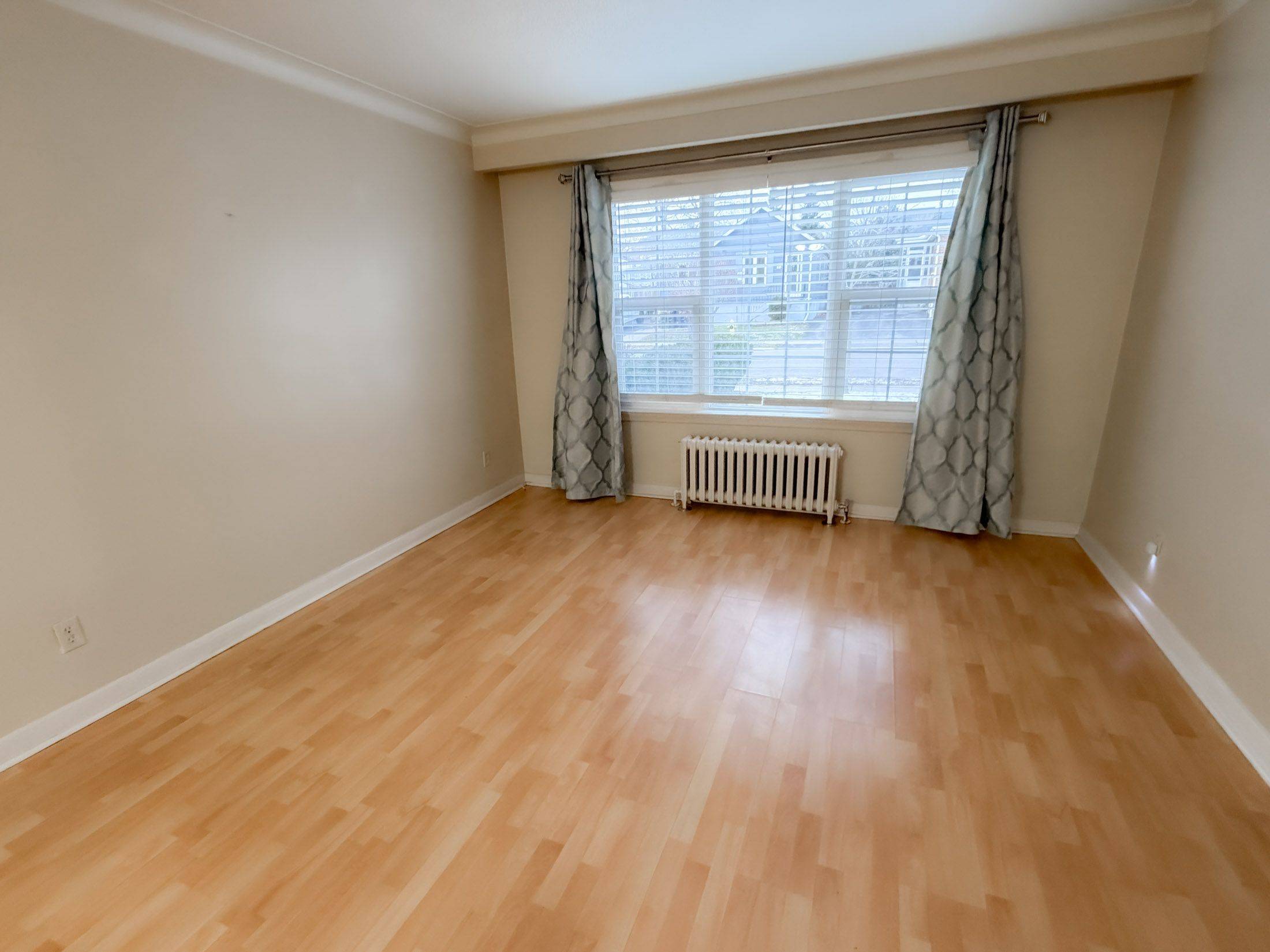 Toronto W06, ON M8W 1R6,65 Fairfield AVE #Main