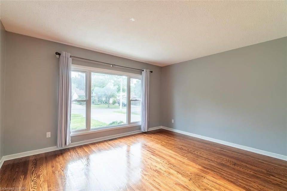 St. Catharines, ON L2P 1S6,35 Carriage RD #Upper