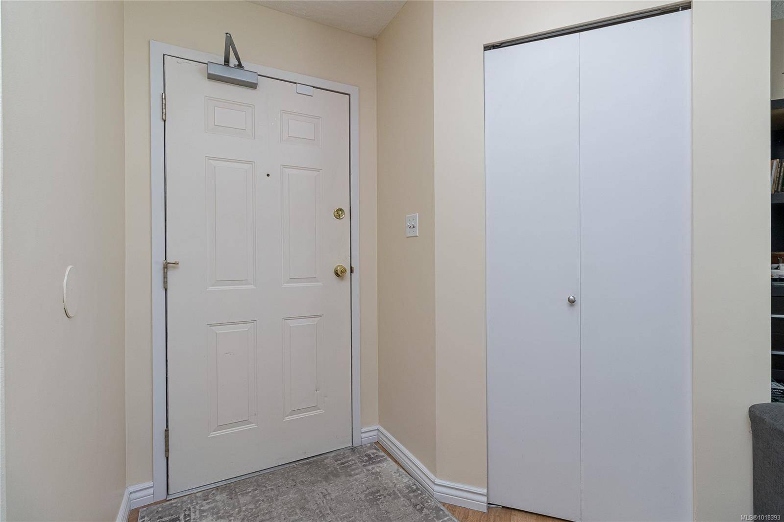 Saanich, BC V8X 1G6,3460 Quadra St #312