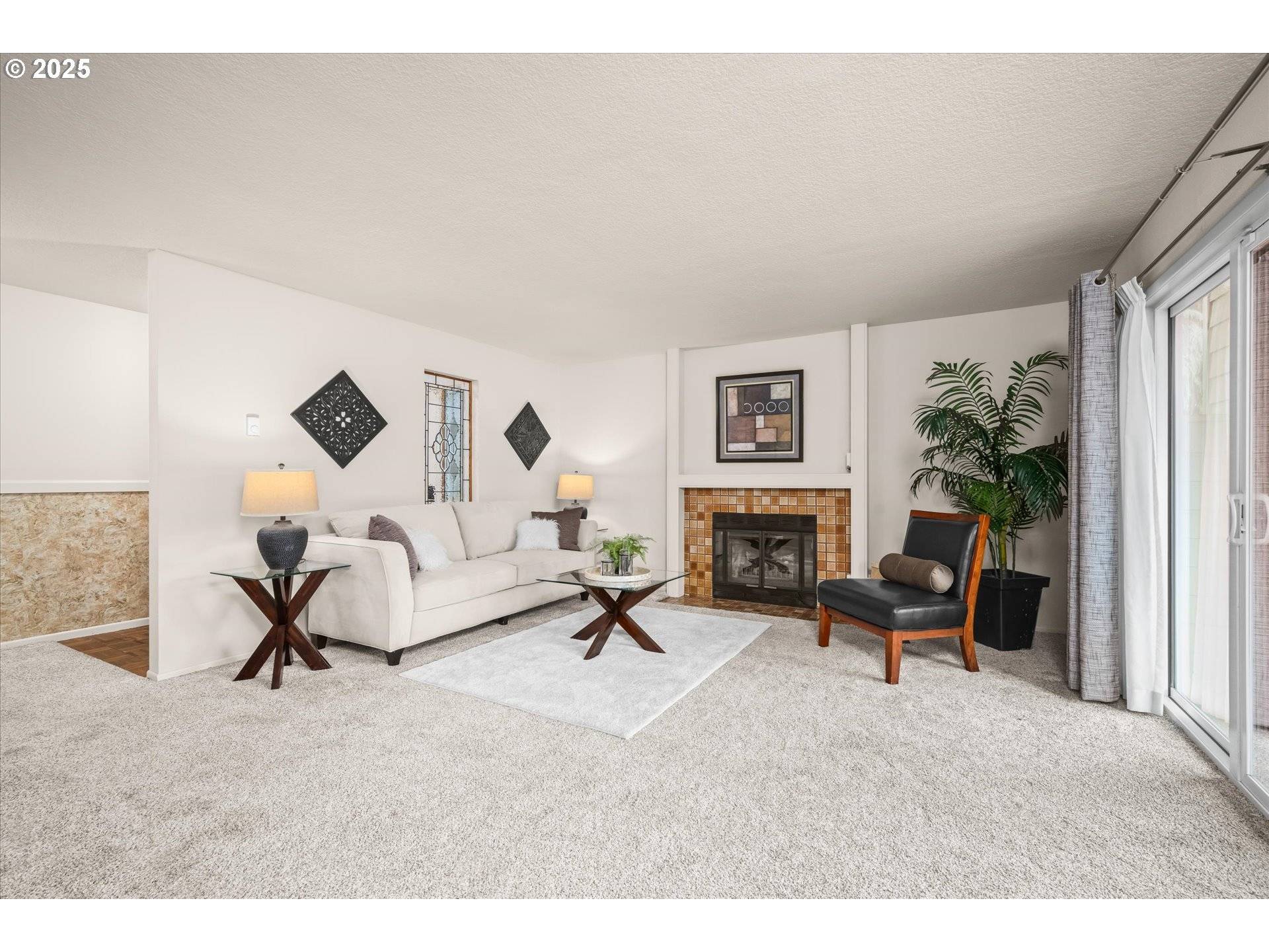 Eugene, OR 97401,2062 LAKE ISLE DR