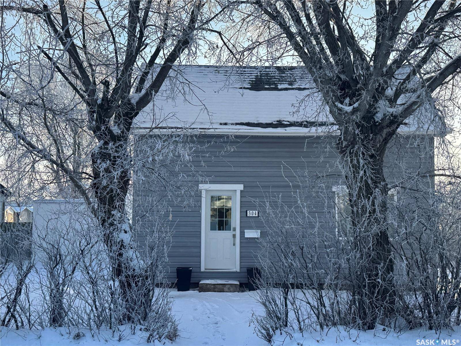 Biggar, SK S0K 0M0,304 5th AVENUE E